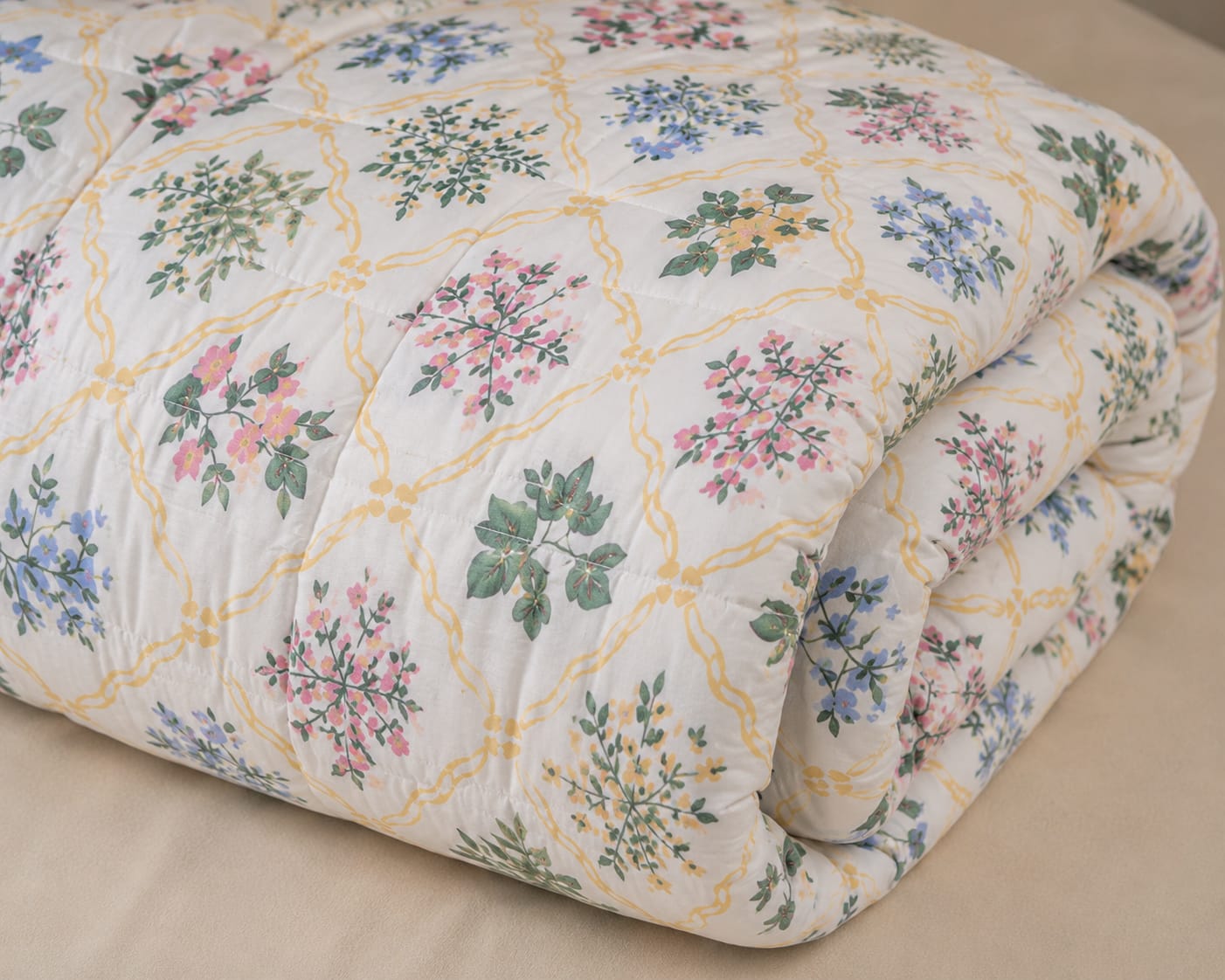 Parish Handlooms Floral Cotton Double Bedding Set 1 Double Comforter with 1 Double Bedsheet and 2 Pillow Covers (White, All Season)