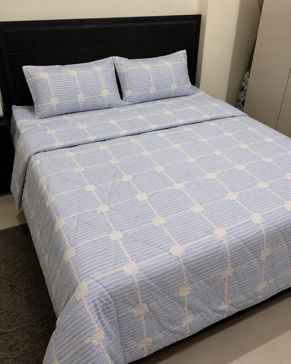 Parish Handlooms Geometric Cotton Double Bedding Set 1 Double Comforter with 1 Double Bedsheet and 2 Pillow Covers (Light Blue, All Season)